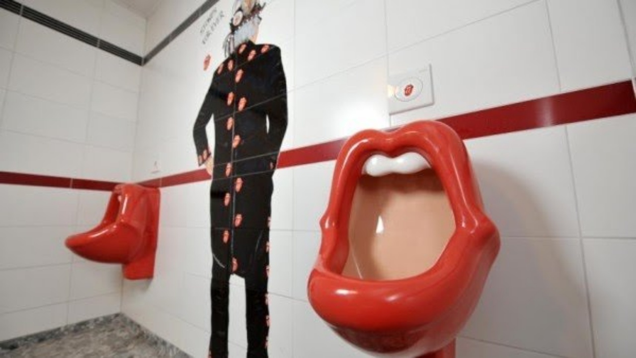 bizarre bathrooms