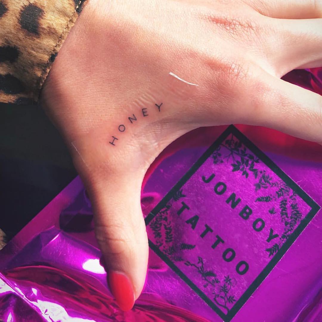 28.Sofia Richie’s ‘MBR’ Thumb Tattoo!